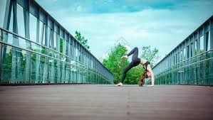 Spears：布朗斋月禁食14小时后 塔图姆在更衣室请全队吃炸鸡